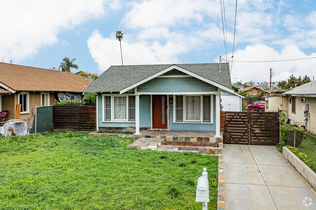 The Marshall neighborhood of Alhambra features diverse homes close to parks, dining, and shopping.