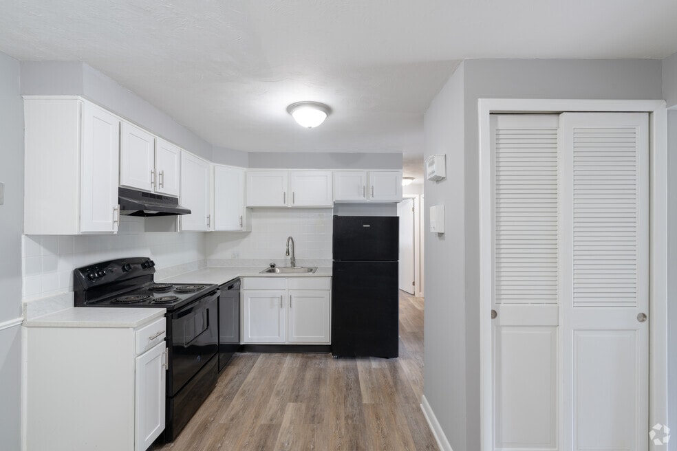 Washington Square Apartments, Hamburg, NY 14075 - photo 1