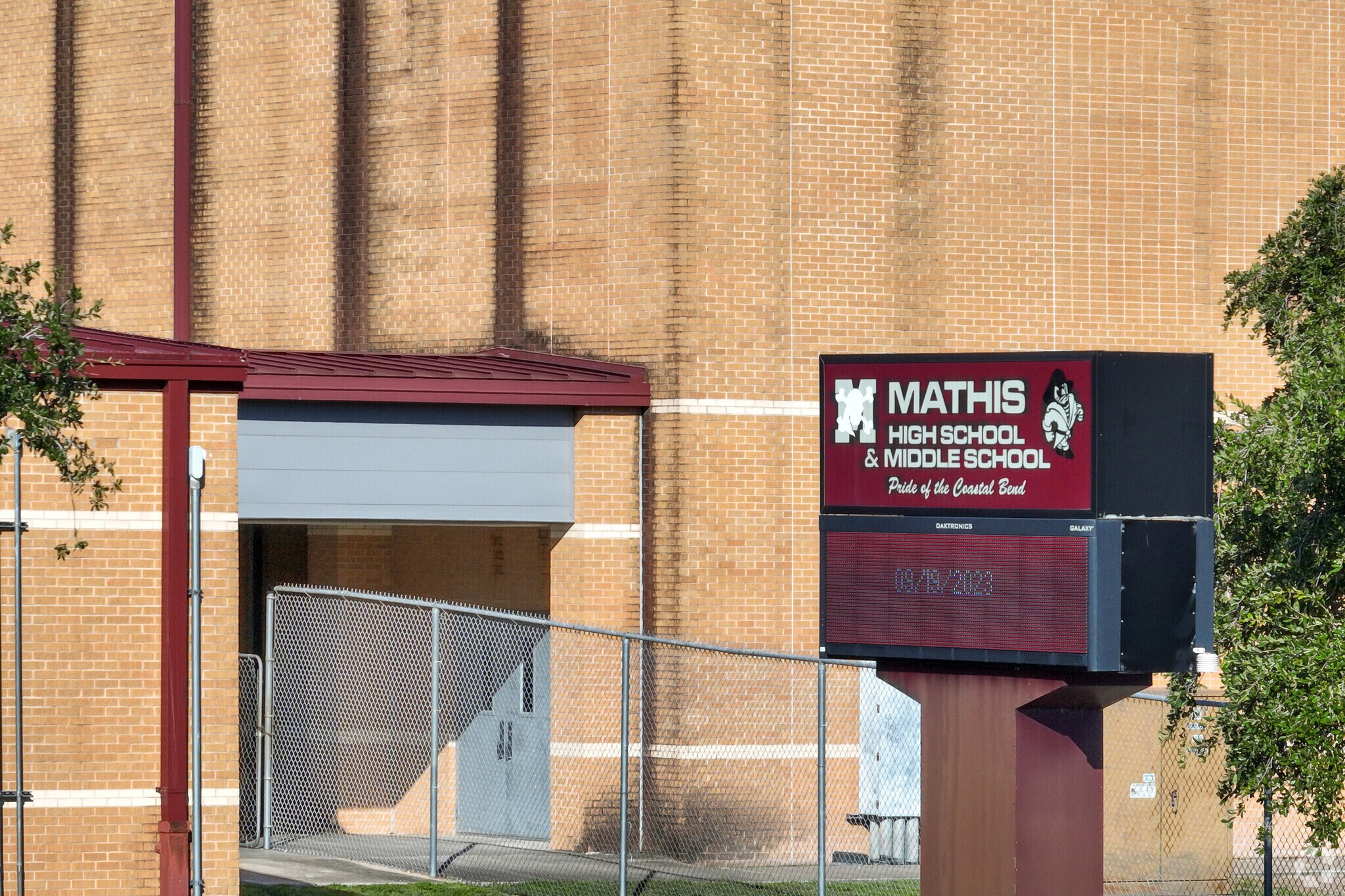 414 N Frio St, Mathis, TX 78368