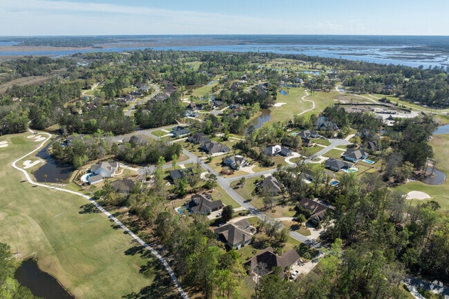 Oak Grove Island is a one-of-a-kind community in Georgia’s scenic southeast corner.