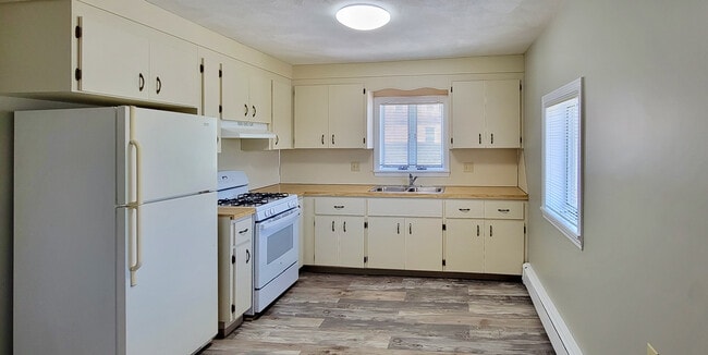 128 Malden St unit 2nd floor, Revere, MA 02151 - photo 4