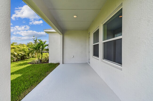 10653 Crescent Creek Crossing, Parrish, FL 34219 - photo 4