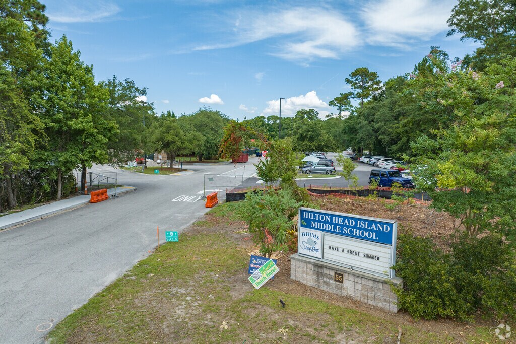 Hilton Head Island Middle School has an overall Niche Grade of B.