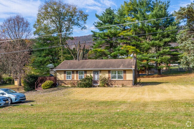 Ranch-style homes in Marion offer single-level living with large yards and quiet surroundings.