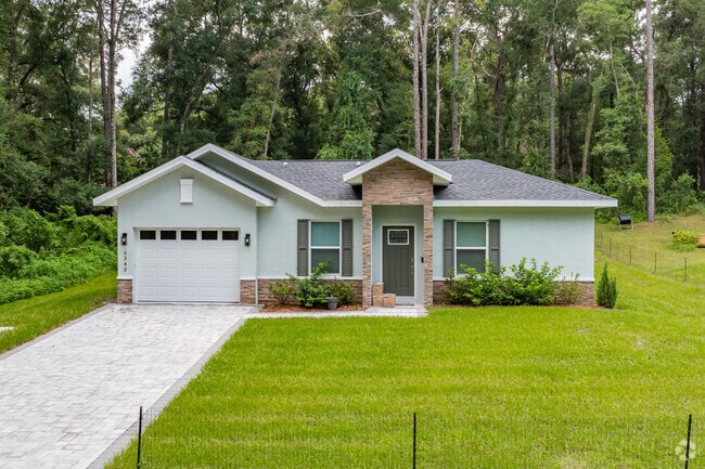 This Conteporary home in Inverness Highlands South features a stone facade detail.
