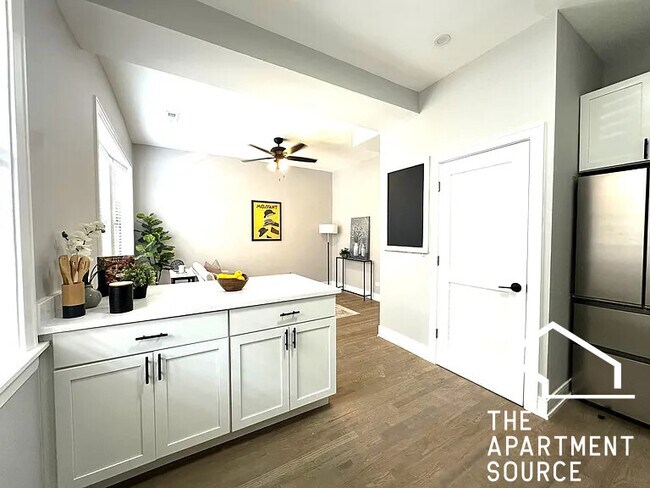 3837 N Wilton Ave unit 2, Chicago, IL 60613 - photo 3