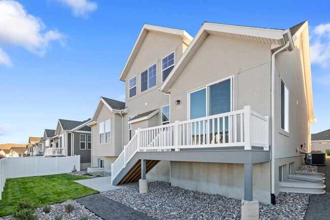 1271 E Desert Peak St, Eagle Mountain, UT 84005 - photo 3