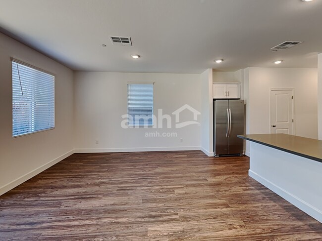 3376 Blodwen St, Las Vegas, NV 89129 - photo 5