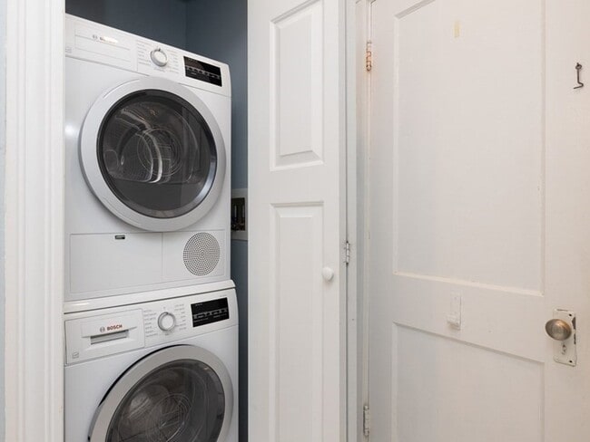 200 Sumner St unit 2C, Newton Center, MA 02459 - photo 4