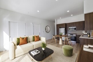 590 Madison Ave N, Bainbridge Island, WA 98110