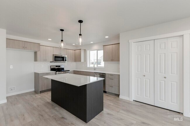 9066 W Camellia St, Nampa, ID 83687 - photo 3