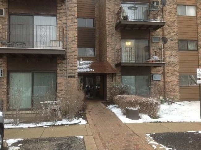 8970 N Parkside Ave unit C105, Des Plaines, IL 60016 - photo 2