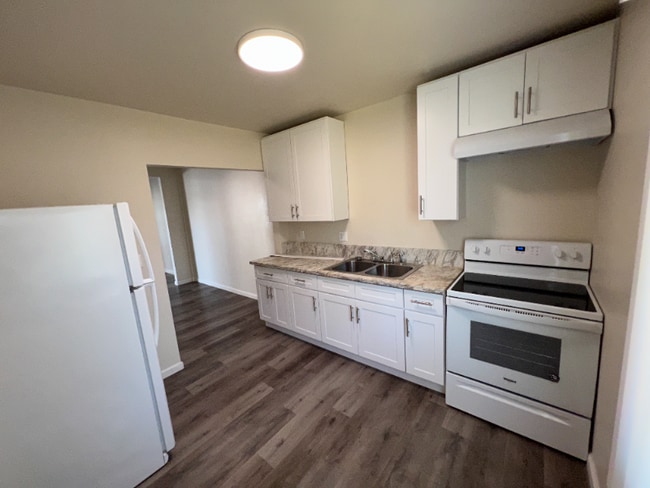 942 N Van Ness Ave, Fresno, CA 93728 - photo 6