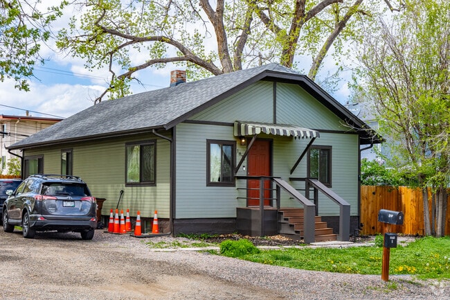 A few Tudor revival homes are scattered around Edgewood.