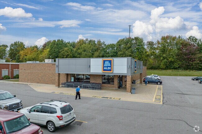 Aldi's is one of the convenient grocers in the Rolling Acres area.