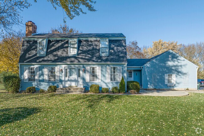 Country life and cute homes line the streets in Grass Lake.