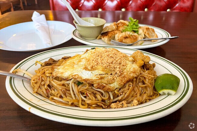 Woody's Wings N Things serves traditional Vietnamese food