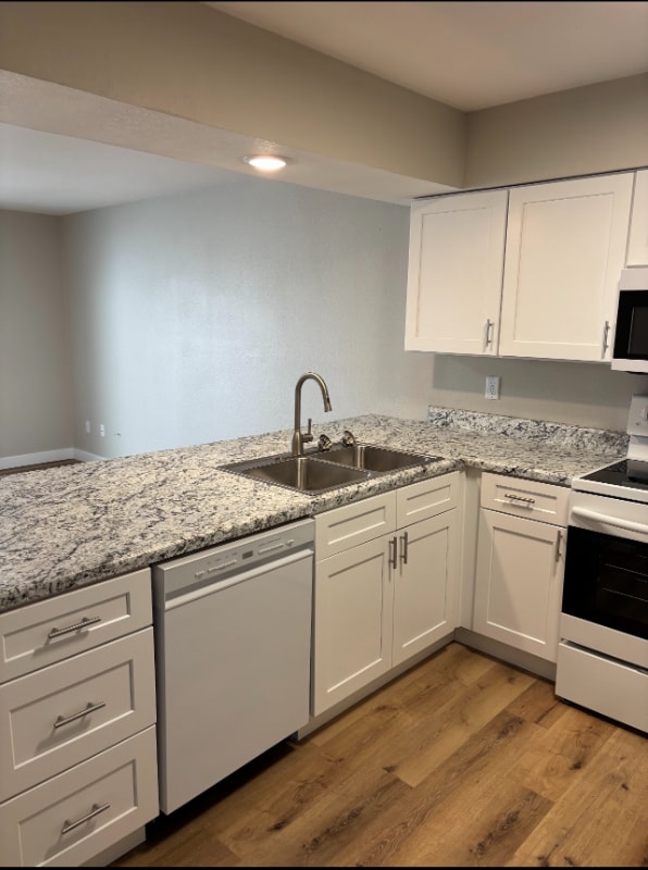 1068 Mace Rd, Osage Beach, MO 65065