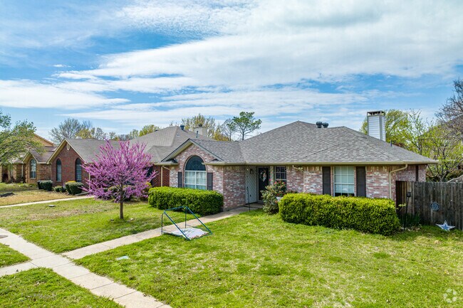 A mix of new developments and older, more established communities abound in Euless.