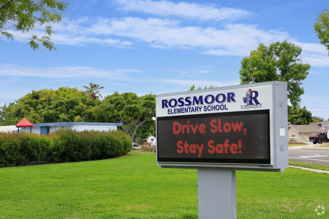 Pylon sign at Rossmoor Elementary School.