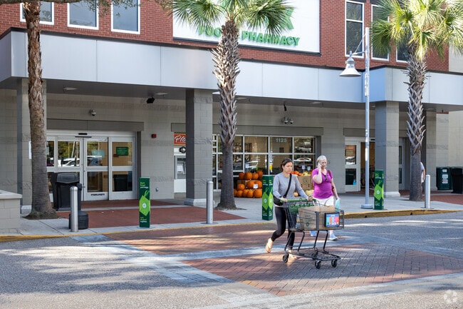 Publix in Park West is ideal for stocking up on everyday essentials close to home.