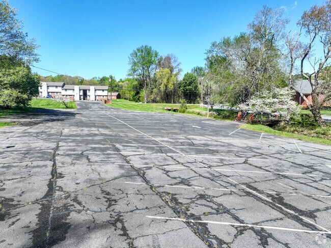 There's a large parking area at Johnston Wm Elementary School.