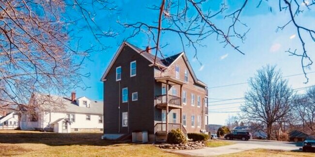 23 Everett Ave unit 3, Webster, MA 01570 - photo 2