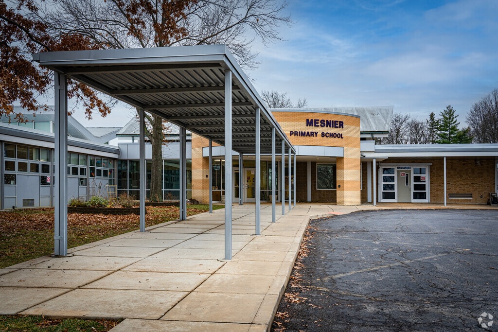 Mesnier Primary School is located in St Louis, MO