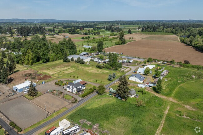 Farms and nurseries make up the majority of Barlow.