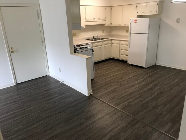 Stonegate Village by Royse + Brinkmeyer, Champaign, IL 61821 - photo 6