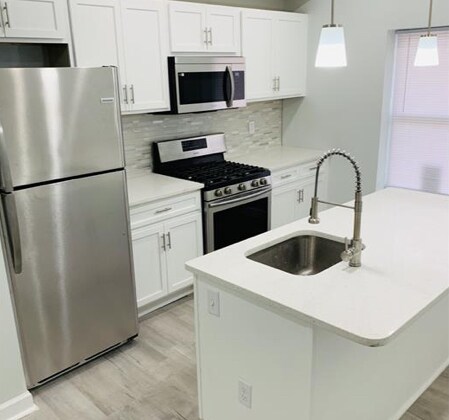 820 N Lakewood Ave, Baltimore, MD 21205 - photo 2