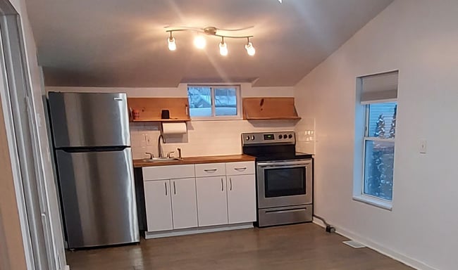 625 Columbus Ave unit 2, Grand Haven, MI 49417 - photo 2