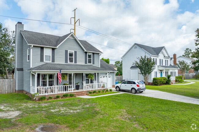 With a mix of new builds and established homes, Lansdowne suits first-time buyers and growing families alike.