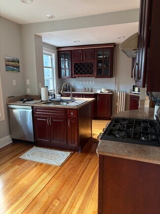 51 Algonquin Rd, Chestnut Hill, MA 02467