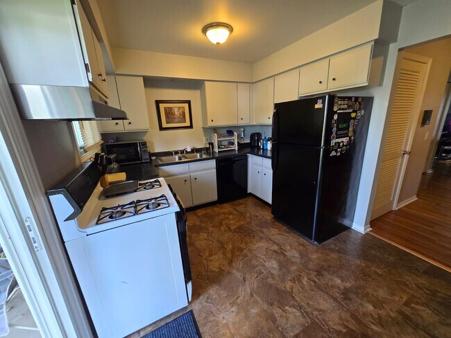 470 Echo Ln unit C, Aurora, IL 60504 - photo 2