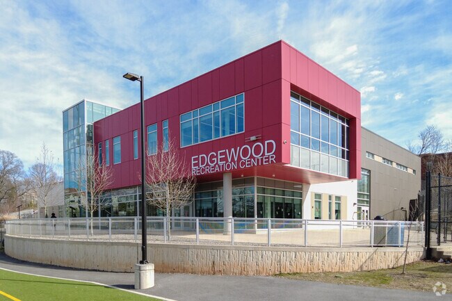 The Edgewood Recreation Center in Edgewood offers a wide variety of amenities to visitors.