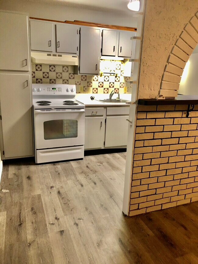 9 Strawberry Bank Rd unit 18, Nashua, NH 03062 - photo 5