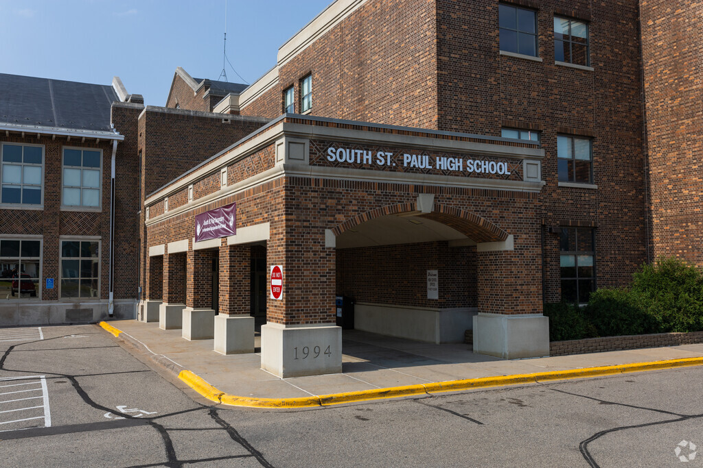 South Saint Paul Middle School provides schooling for grades 6-8.