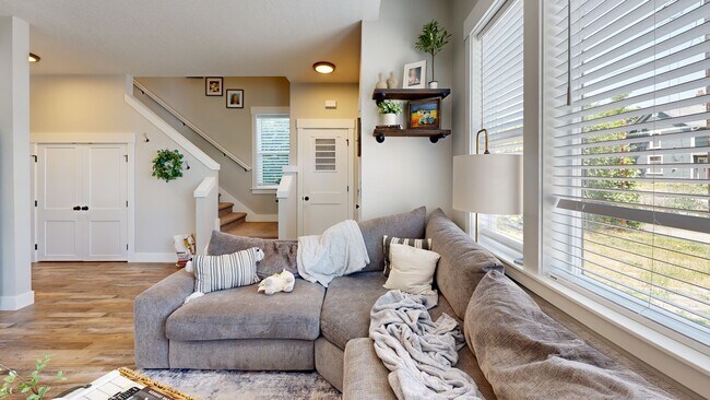 170 E 3rd St, Newberg, OR 97132 - photo 2