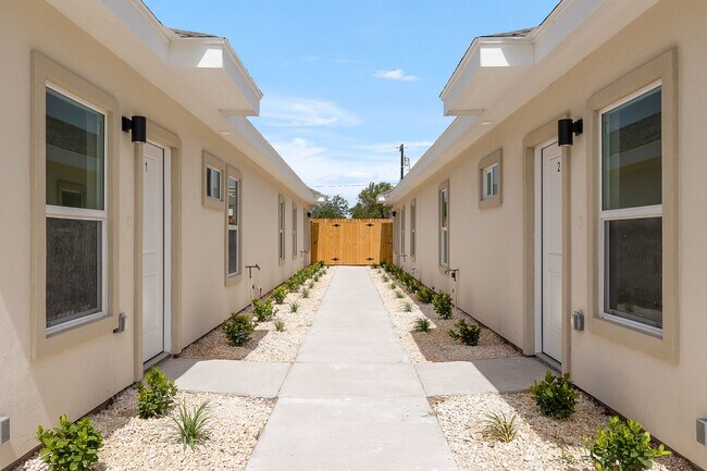 5809 Puffin Ave unit 1, Mission, TX 78573 - photo 3