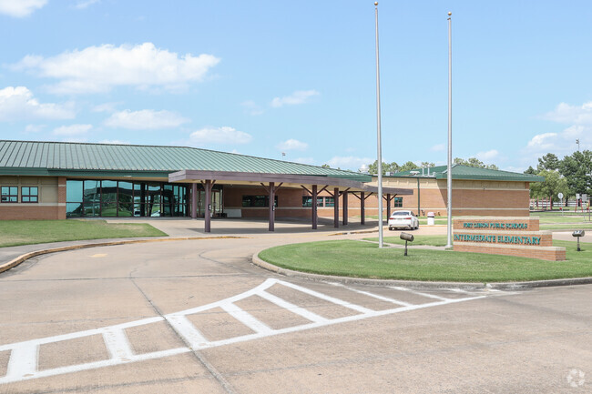 Fort Gibson Intermediate Elementary School serves students in grades 3, 4 and 5.
