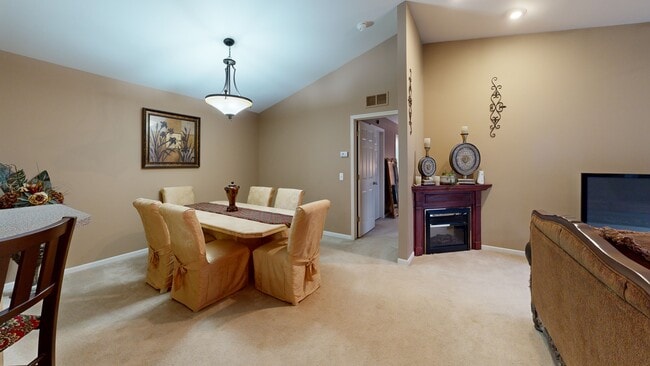 51719 Adler Park Dr W unit 77, Chesterfield, MI 48051 - photo 3