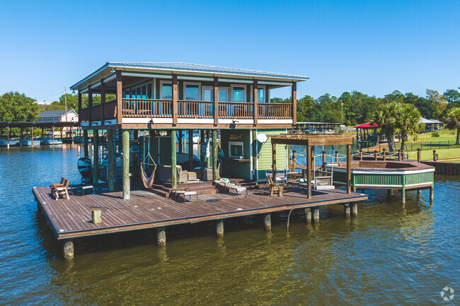There are also some homes built directly on the water in Riverside.