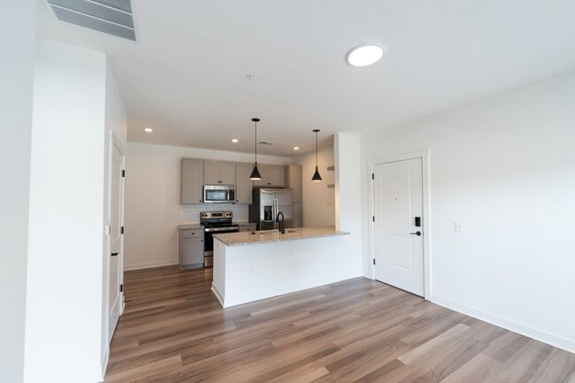 1460 Grant living room