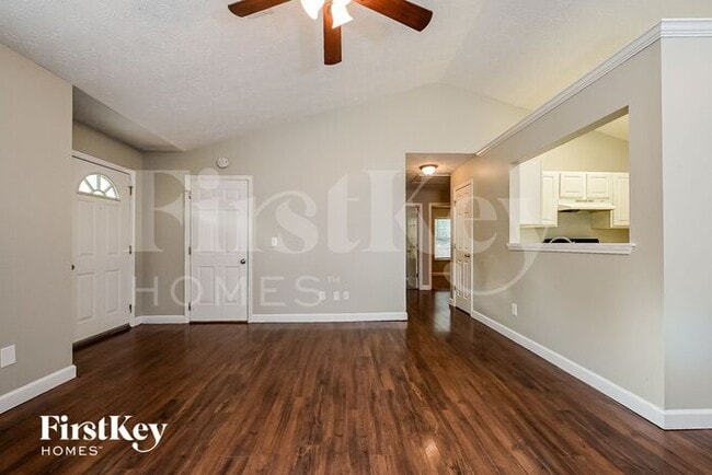 104 Waters Edge Dr, Locust Grove, GA 30248 - photo 2