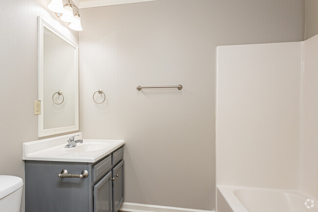 2BR, 2BA - 1,060SF