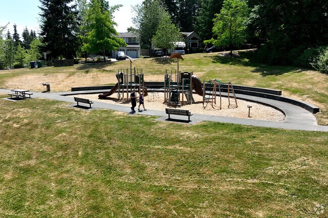 Enjoy a sunny day in Spinney Homestead Park in the Highlands.