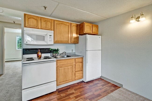 College View Apartments - Kitchen