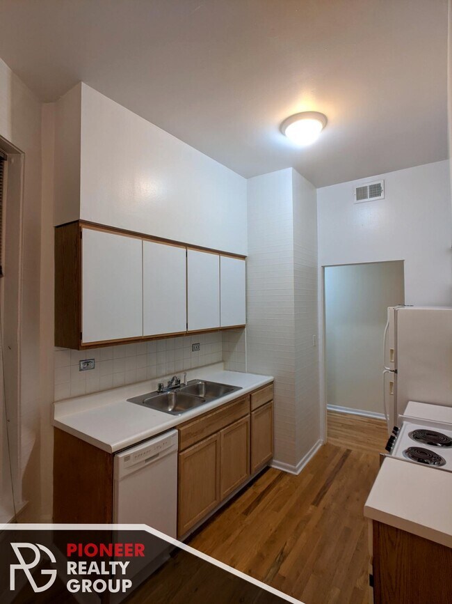 1427 N Dearborn St unit 1425-A1, Chicago, IL 60610 - photo 6