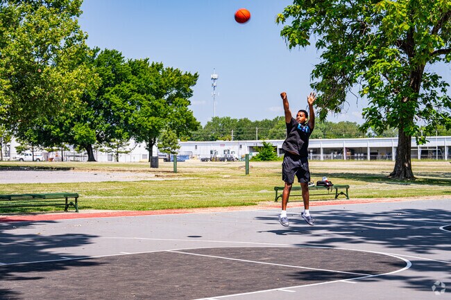 Hollywood is close to a number of parks such as Gooch Park.